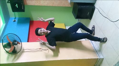 Em trai cô đơn