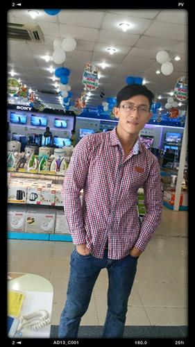 Văn Thành(hình bên trái)