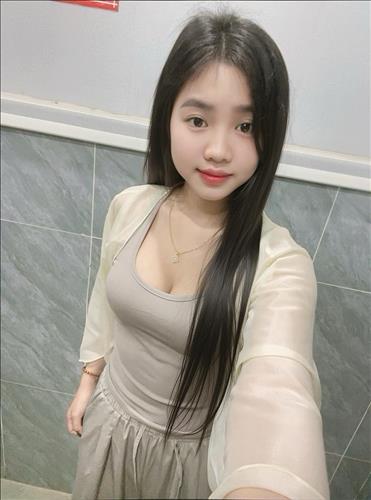 Pé Hồng Anh 