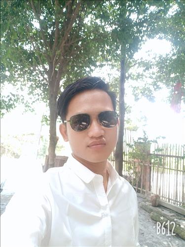 Chanel Trần trung