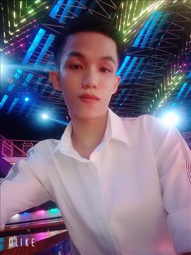 hẹn hò - Long Trương Hoàng-Male -Age:22 - Single-TP Hồ Chí Minh-Lover - Best dating website, dating with vietnamese person, finding girlfriend, boyfriend.