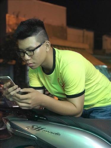 hẹn hò - Trọng Nguyễn Đức-Nam -Tuổi:18 - Độc thân--Người yêu lâu dài