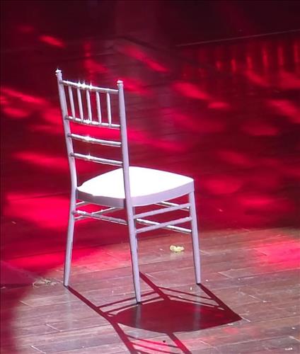 MỘT NGƯỜI NÀO ĐÓ。