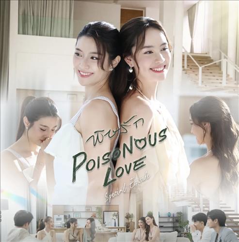 Hoa hồng bên ngực trái